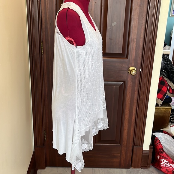 LeModa, NWOT, Size M White knit/sequins. Blouse, Many details. - Picture 5 of 10